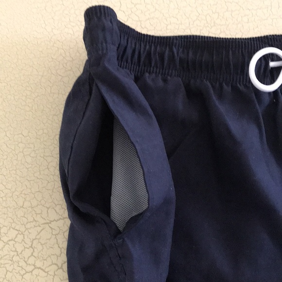 LANDS’END 8” Swim Trunk. Size L - Picture 2 of 4